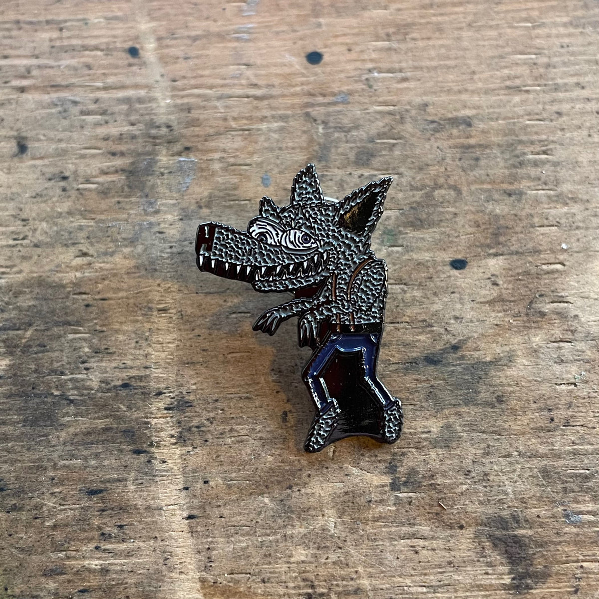 PARANOID WOLF LAPEL PIN